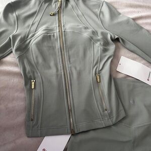 Lululemon Athletica Women's Gray Jacket with Gold Zippers